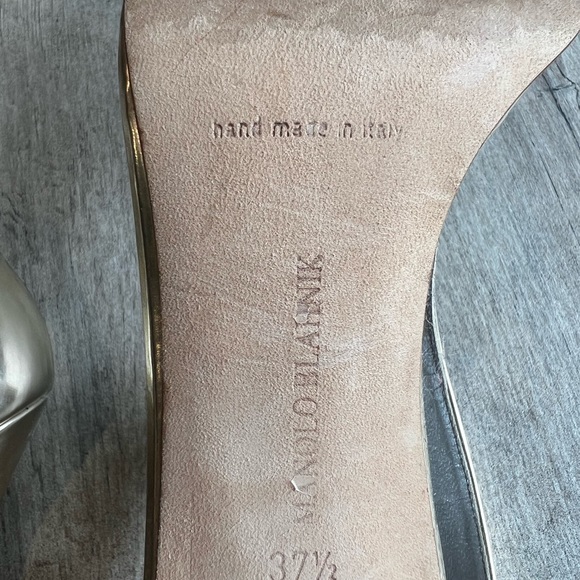 Manolo Blahnik heels. Gold metallic. - Picture 7 of 7